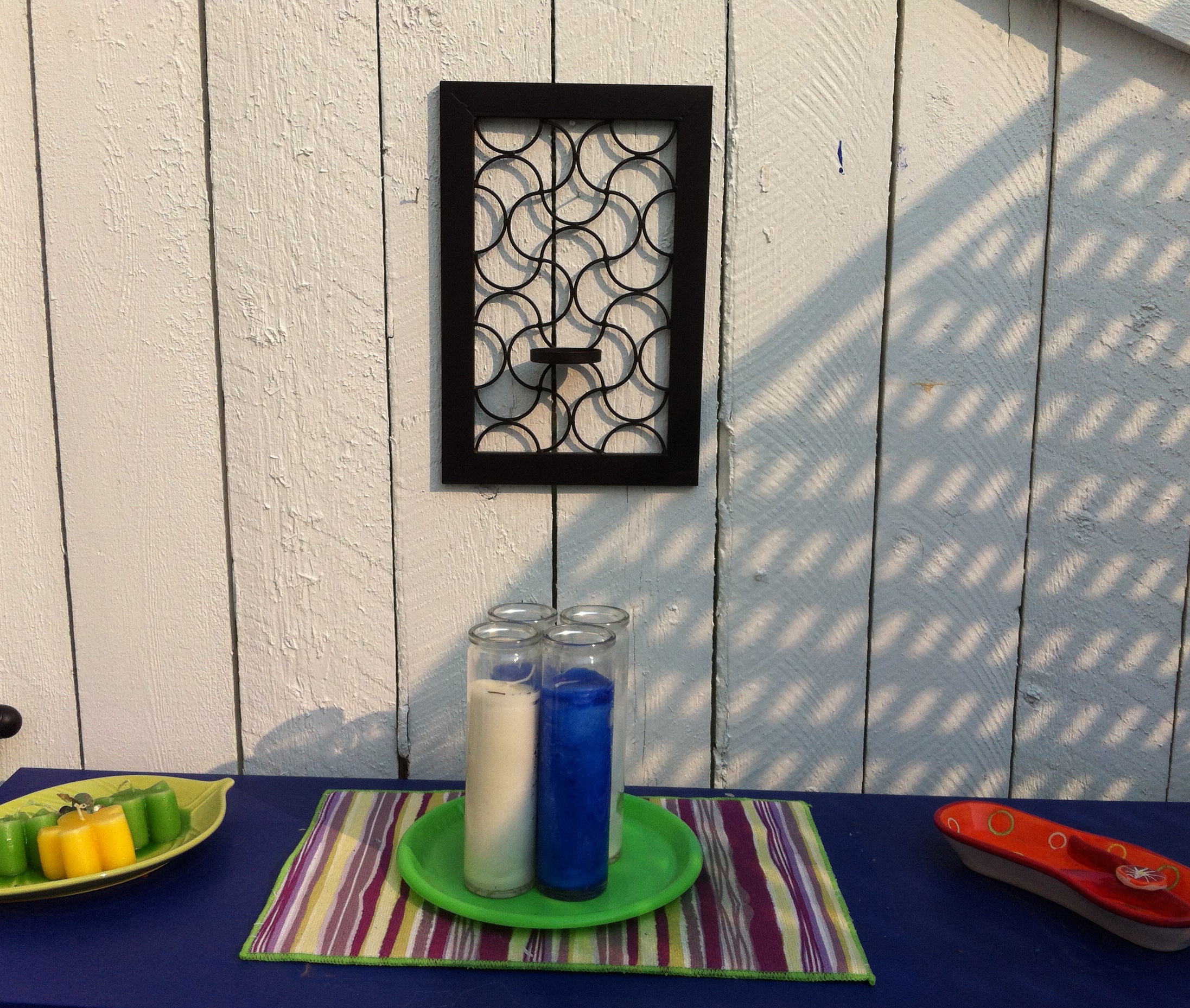 Re-purposed patio wall art 8 DIY Patio Accents #trashtotreasure #patio #diy #yard #garden #up-cycle #re-purpose #patio_table #plant_stand #bird_bath #herb_garden #wineglass #martiniglass #candles #art