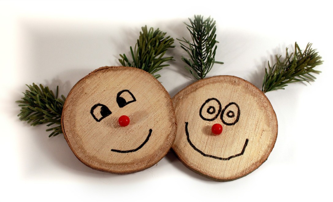 Wooden Rudolough Ornaments See More  Mother Nature Approved Christmas Decorating Inspirations Naturally Beautiful! #Christmas #nature #wooden #oranaments #woodcookies #rudolph #decorating #  #rustic  #crafts #DIY