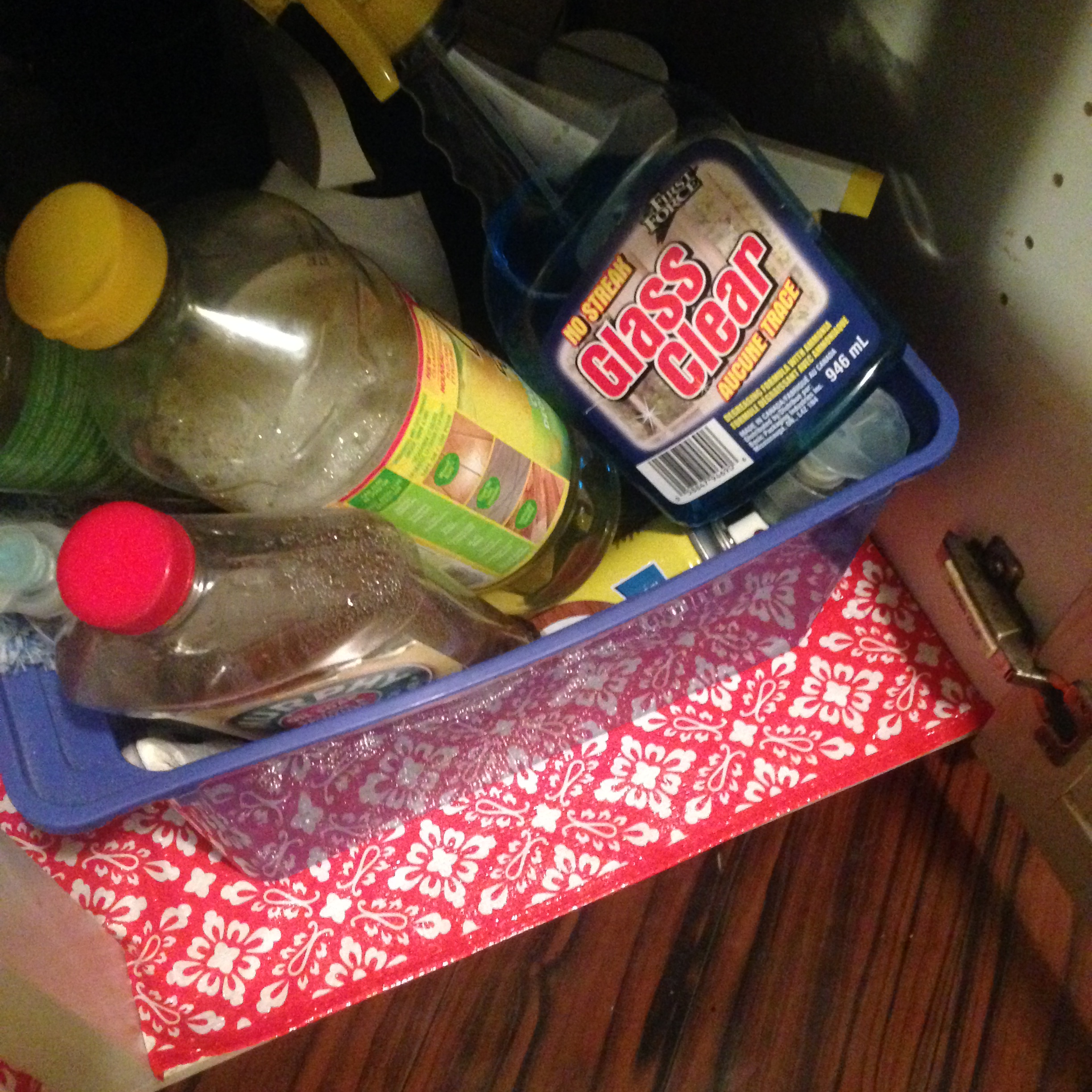 6 Easy DIY Home Hacks Using Reusable Shopping Bags #upcycle #shoppingbags #homedecor #bootmat #dogmat #doormat #tablerunner #cupboardliner